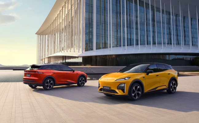 Deepal 
   —“Azul profundo
   ”Visión, Electrificación Inteligente
   