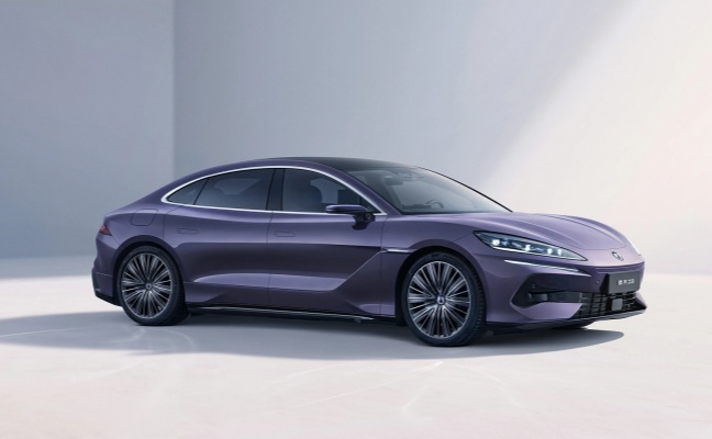 Denza 
   —Elevando la experiencia eléctrica premium
   